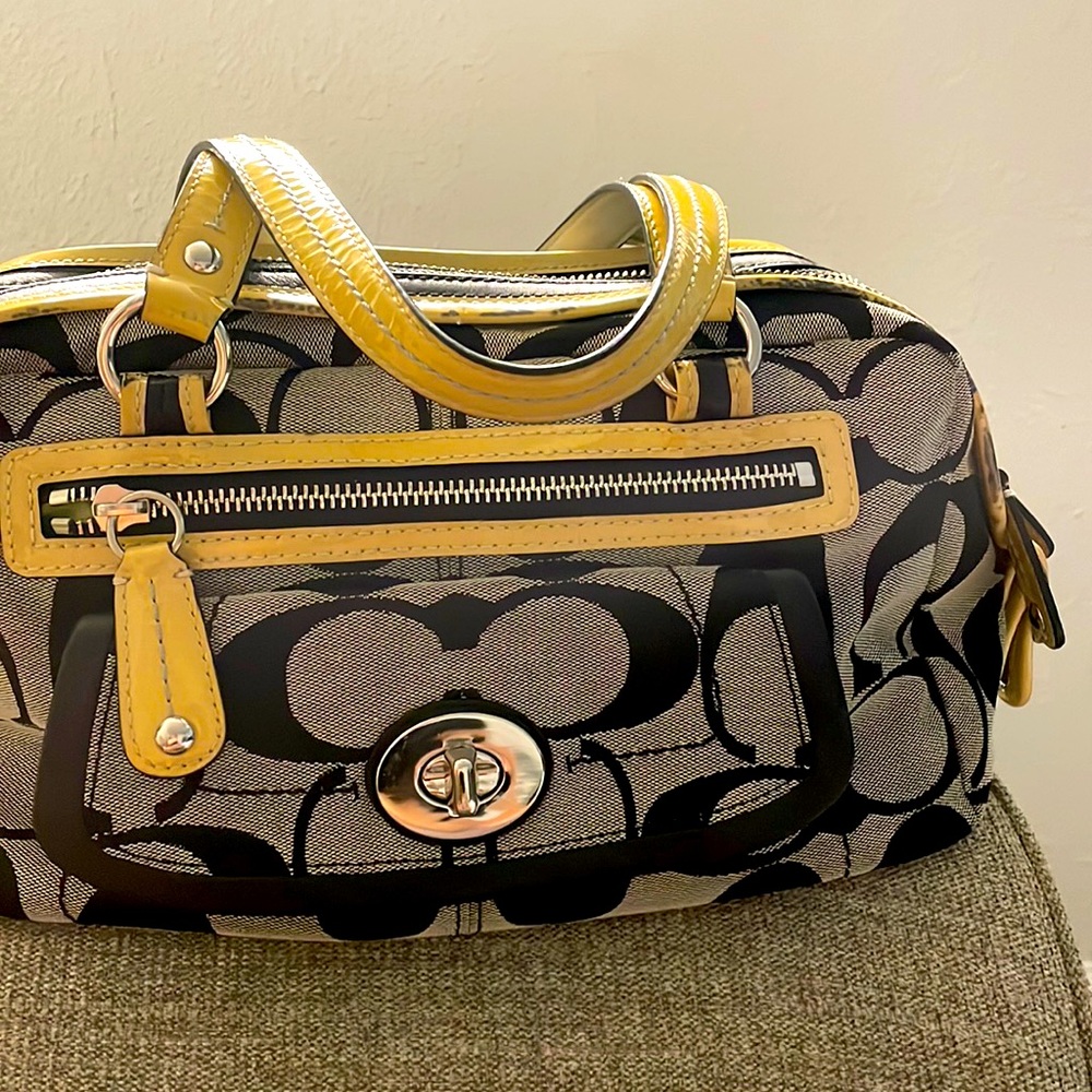 Una cartera coach